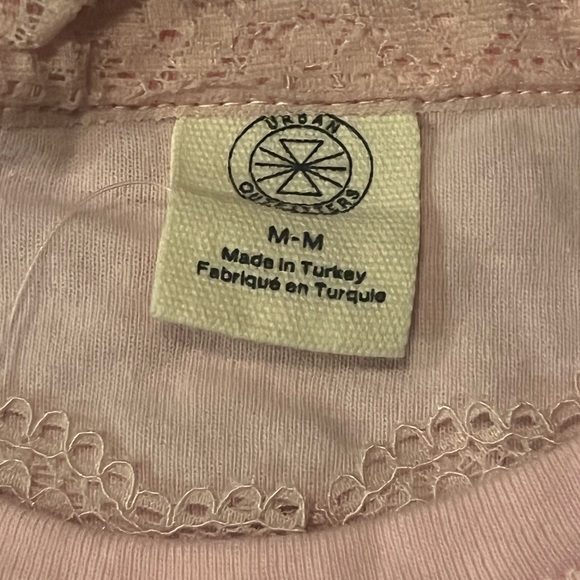 Urban Outfitters Lace Edge floral CHE PINK shirt. .  Size medium - Picture 3 of 4